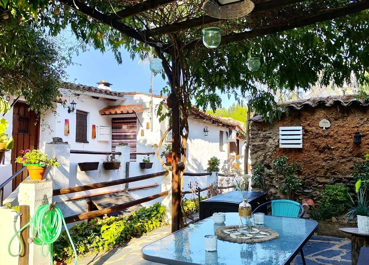Las Casas De La Tia Sabina contacts